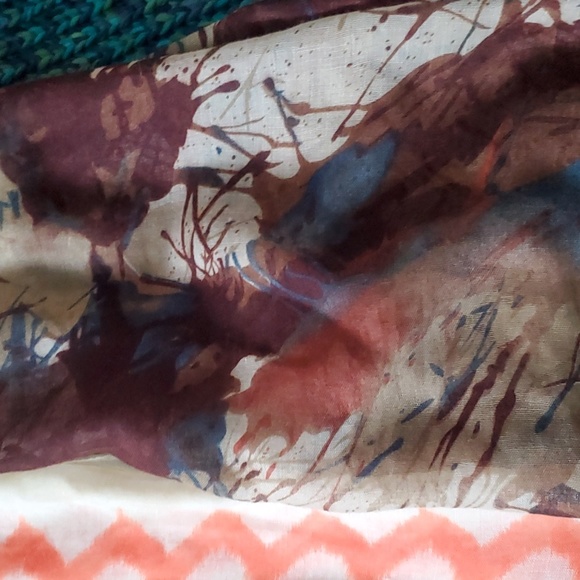 Scarfs - Picture 7 of 10